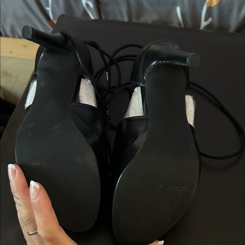 Chic Black Women's Heels - Picture 4 of 5